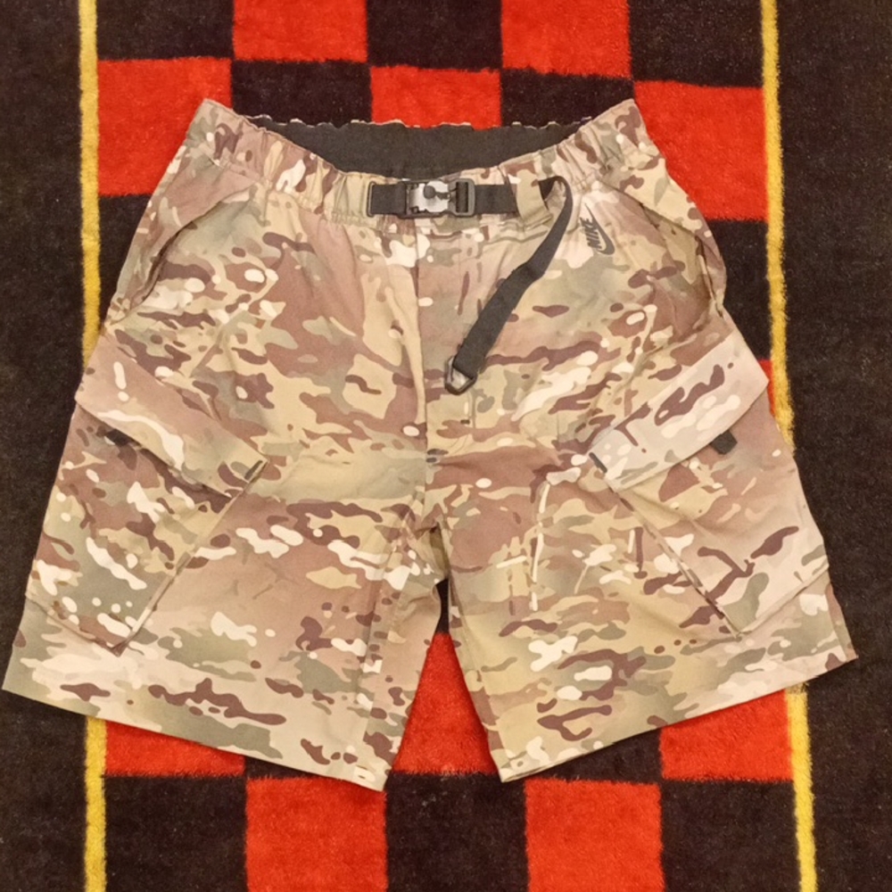 Nike Belted Cargo Shorts (L)